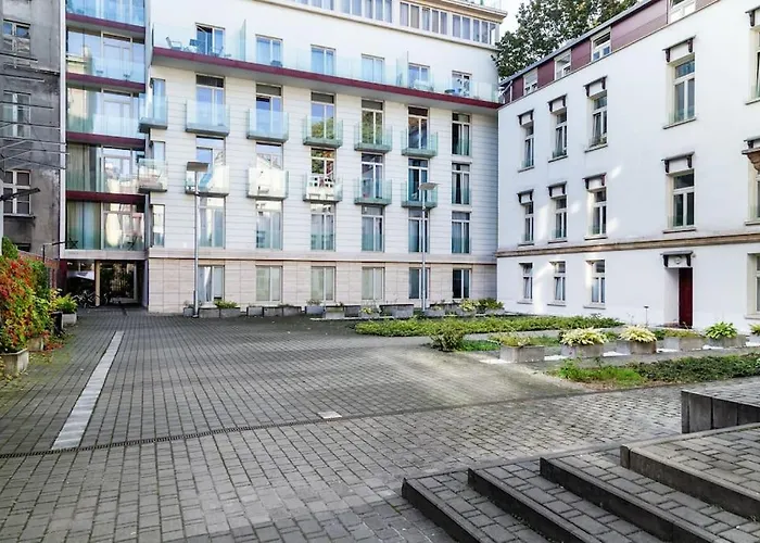 Househost :Łobzowska